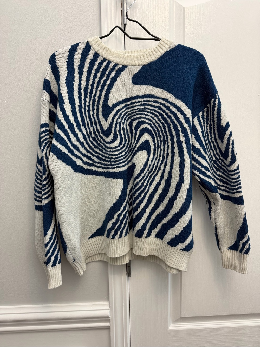 Aelfric Eden Swirl
Graphic Crewneck Sweater